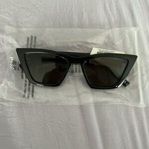 Sun glasses ladies New never worn